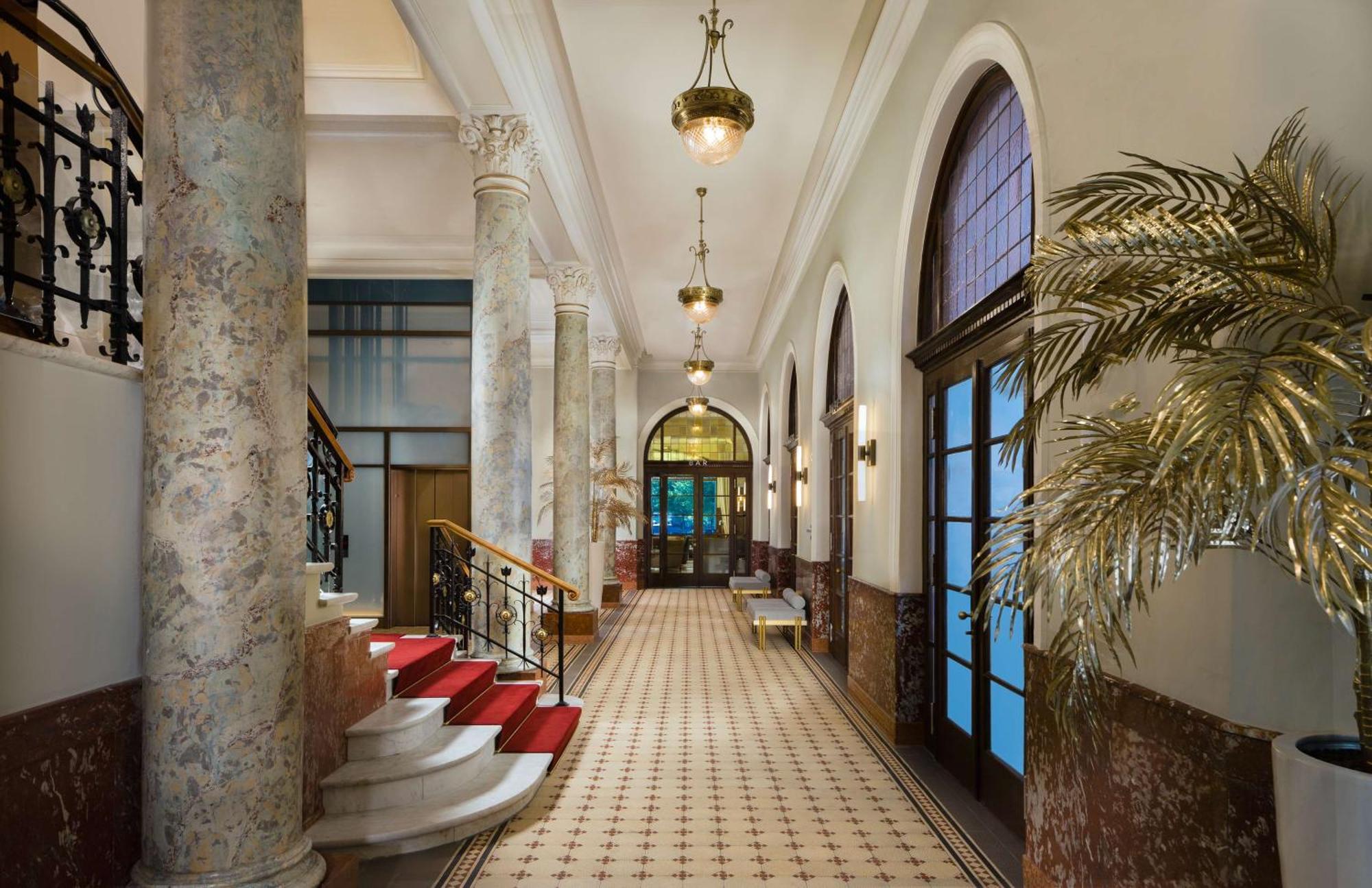 Kempinski Palace